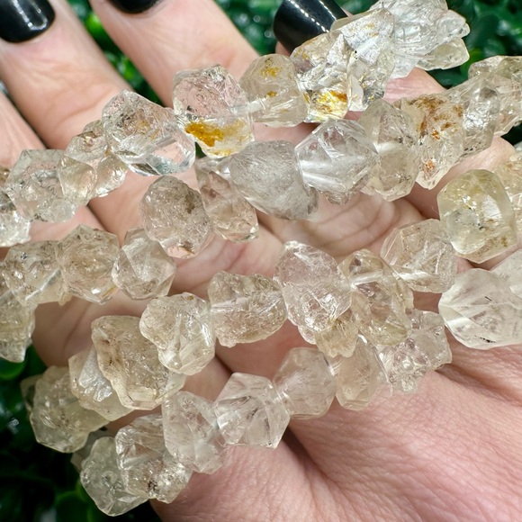 *UV REACTIVE* High Quality, Luminous Petroleum Quartz Free Form Bracelet - Picture 6 of 7